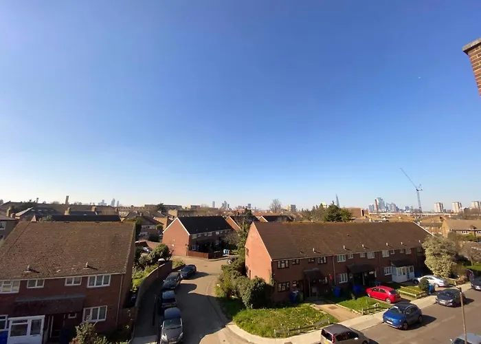 Bright, Spacious, Modern Interior Decor 2 Bedrooms Apartment With Amazing Views